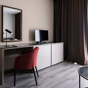 Apartament z łóżkiem king-size w narożnej części budynku